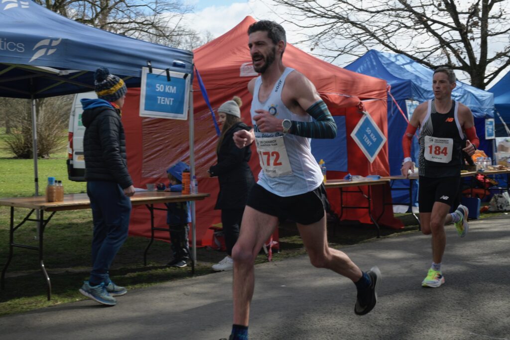 Ronnie Richmond leads the 50km race at Perth 