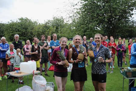 Winning Wome's team HBT Niamh Shaw, Susie Robertson, Katie Williams